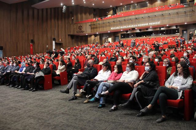 unlu oyuncu engin altan duzyatan plastiklerin 3 14823207 o