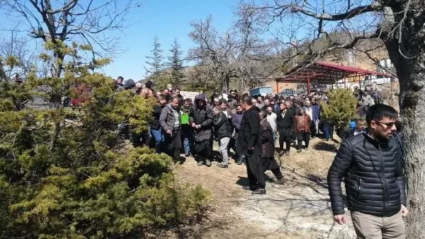 Göçükte ölen emekçi toprağa verildi; kayınpederi de maden kazasında hayatını kaybetmiş