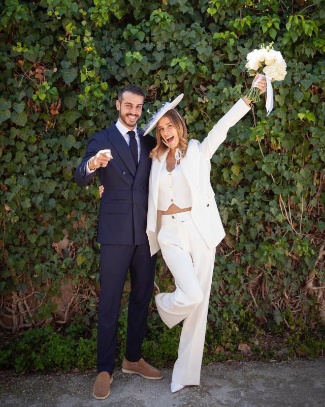 Her detayı ayrı bomba! Hamile olan sosyetik güzel evlendi, gelinliğine yorum yağdı