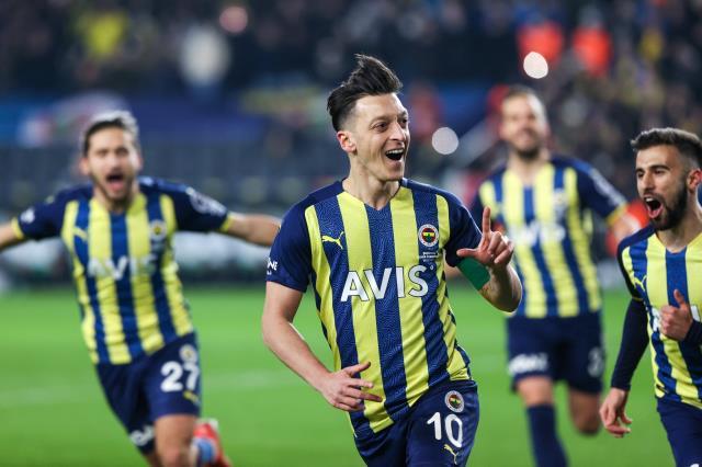 Mesut Özil cazip teklifi kabul edecek mi? Savlara cevap verdi