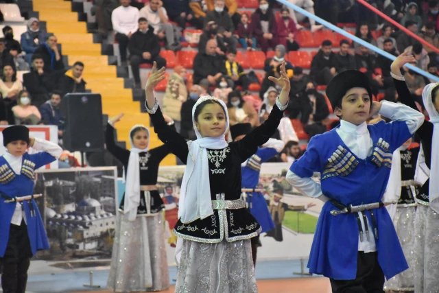 Kars'ta Kulüpler Arası Halk Oyunları Yarışması düzenlendi