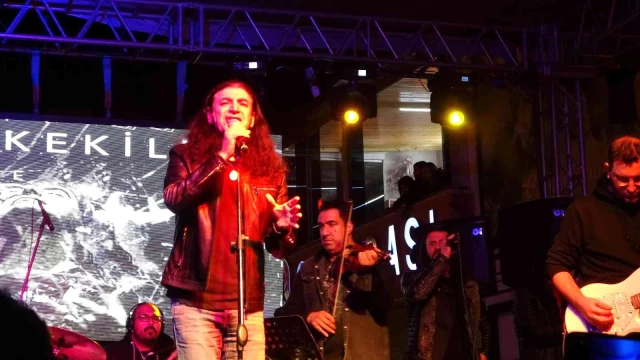 Kozan'da Murat Kekilli konserine ağır ilgi