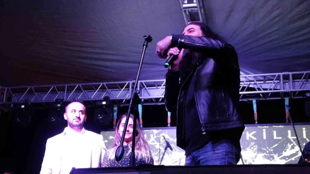 Kozan'da Murat Kekilli konserine ağır ilgi