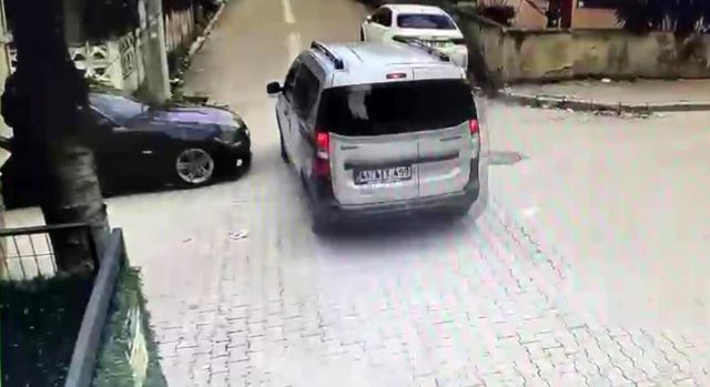 otomobil ile hafif ticari arac carpisti suruc 2 14823798 o