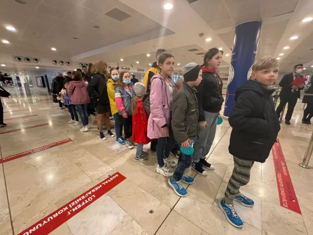 Son dakika haberi | Savaş bölgesinden tahliye edilen Ukraynalı yetim çocuklar Antalya'ya geldi
