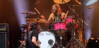 Taylor Hawkins: Foo Fighters davulcusu 50 yaşında hayatını kaybetti