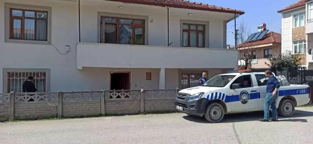 3 çocuğuyla yaşadığı çöp evden dram çıktı