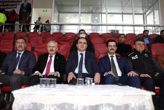 Hakkari'de basketbol grup müsabakaları başladı