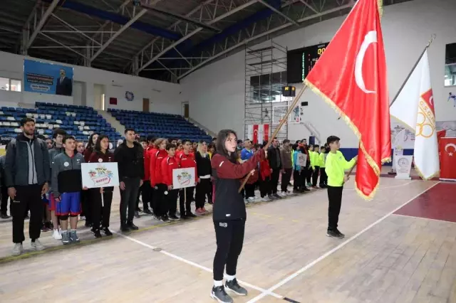 Hakkari'de basketbol grup müsabakaları başladı