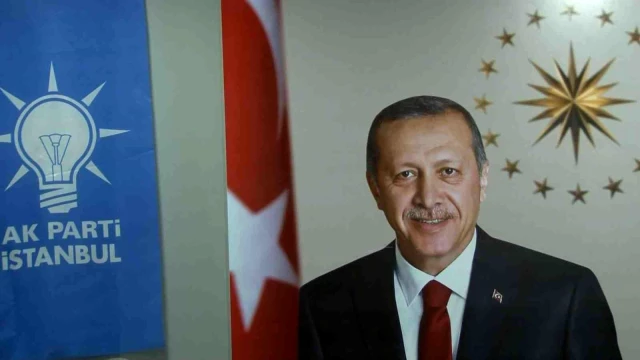 İçişleri Bakanı Süleyman Soylu, AK Parti Esenyurt İlçe Başkanlığı'nda partililerle bir ortaya geldi