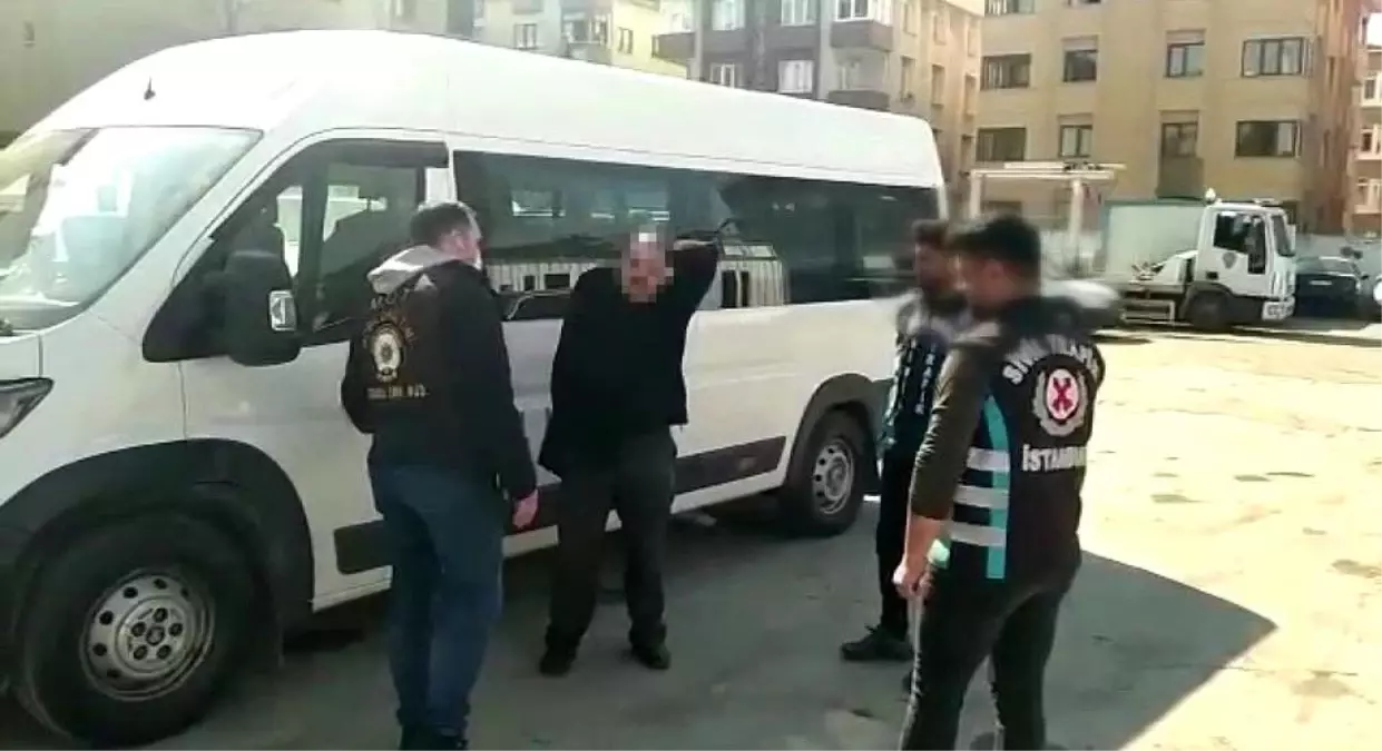 Bu kadarına da pes! Tek kollu sürücü, okul servisi kullanırken yakalandı