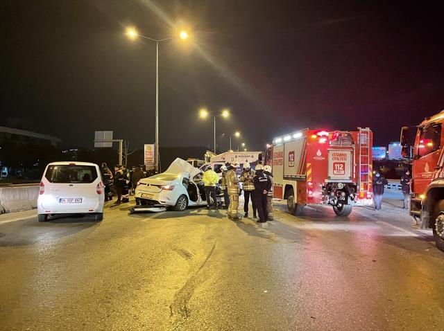 Lastiği patlayan arabaya yardım için duran araçlar, zincirleme kazaya yol açtı: 1 meyyit 1 yaralı