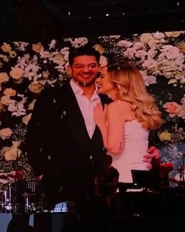 Mehmet Dinçerler'le nişanlanan Hadise, konserinde birinci sefer fotoğraflarını yayınladı