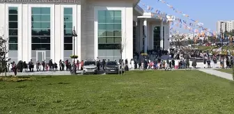 Sancaktepe Belediye Başkanı, tiyatro kuyruğuna dikkat çekmek istedi! Halk Ekmek paylaşımı tepki topladı