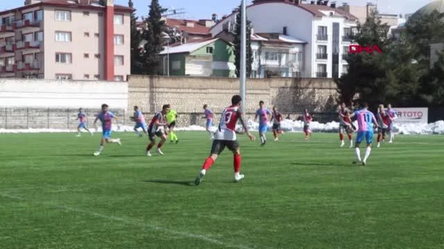 Pes dedirtti! Burdur'daki maçta futbolcuyu hastanelik olana kadar dövdüler