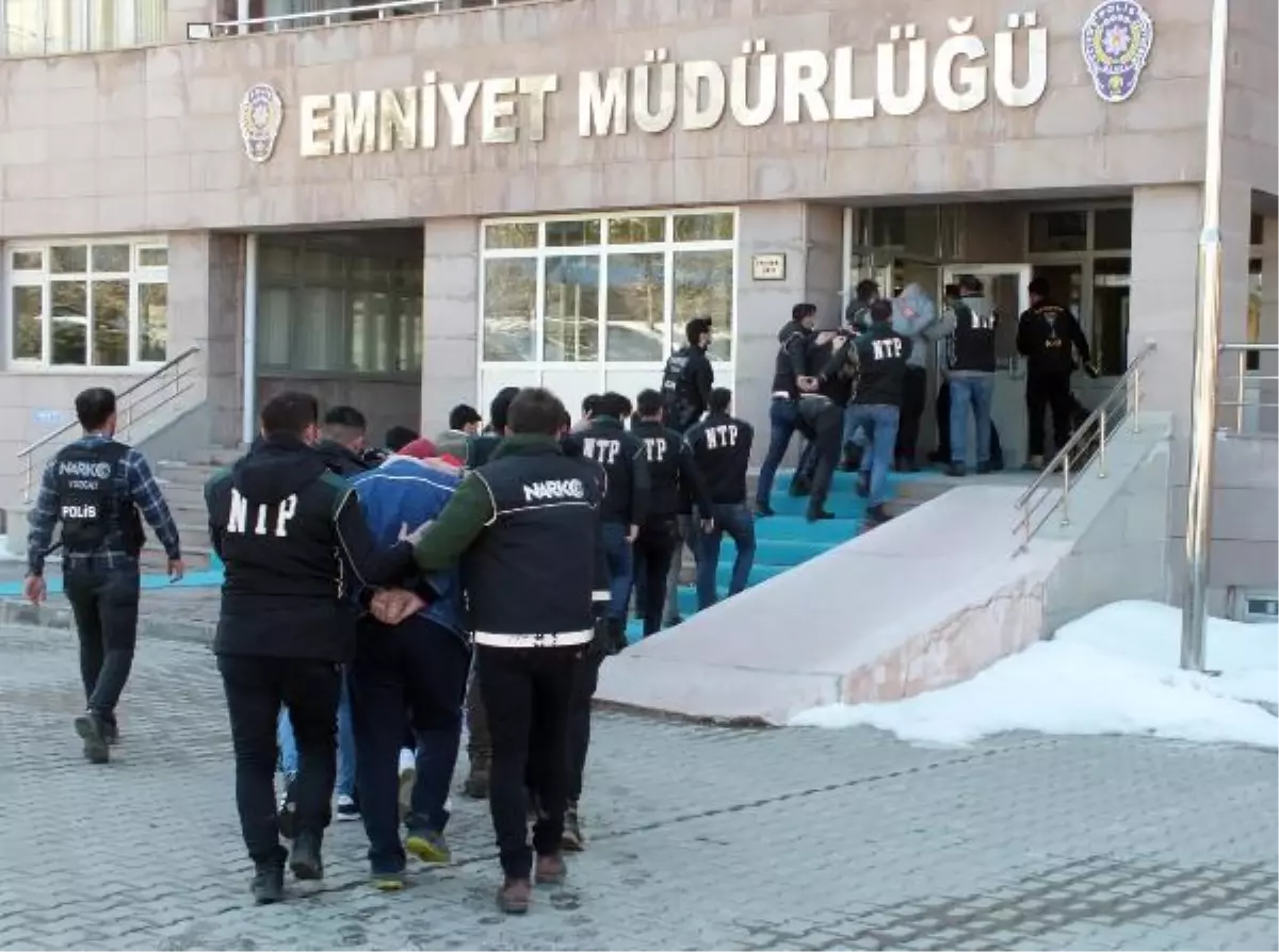 Son dakika haber... Yozgat'ta uyuşturucu operasyonunda 4 tutuklama Son dakika haber... Yozgat'ta uyuşturucu operasyonunda 4 tutuklama