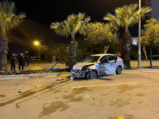 Son dakika haberi | Refüjde turunç toplayan 3 bayan, arabaların çarpması sonucu öldü