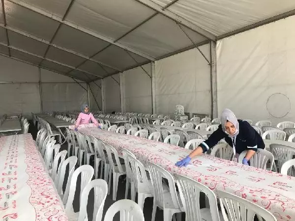 İSTANBUL-GÜNGÖREN'DE BİN KİŞİLİK RAMAZAN ÇADIRI KURULDU