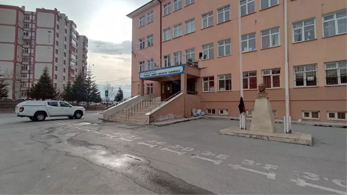 İlkokuldaki Nevruz etkinliğinde pilav yiyen 250 öğrenci zehirlendi