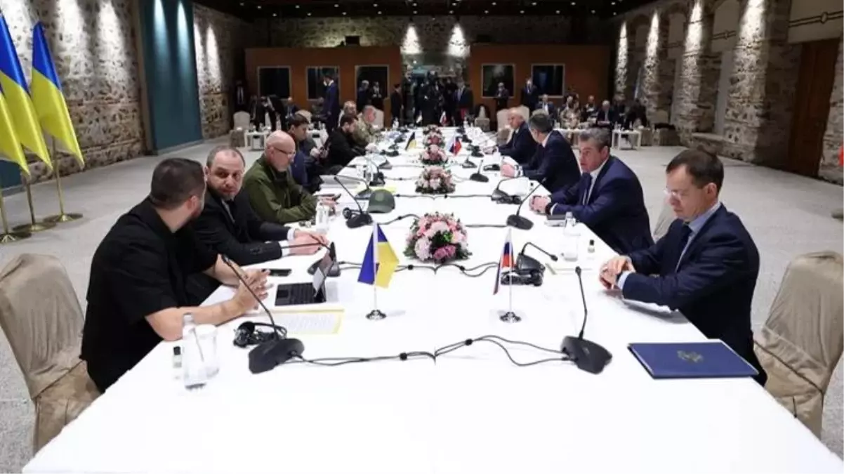 İstanbul'daki barış müzakerelerinde hava buz gibi! Tokalaşmadan başladılar, bir şey yiyip içmeleri yasaklandı