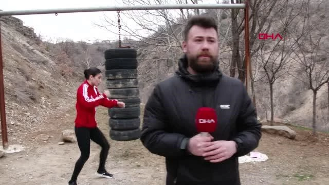 Kickboxing with car tires at the Sports Garden is preparing for the World Cup
