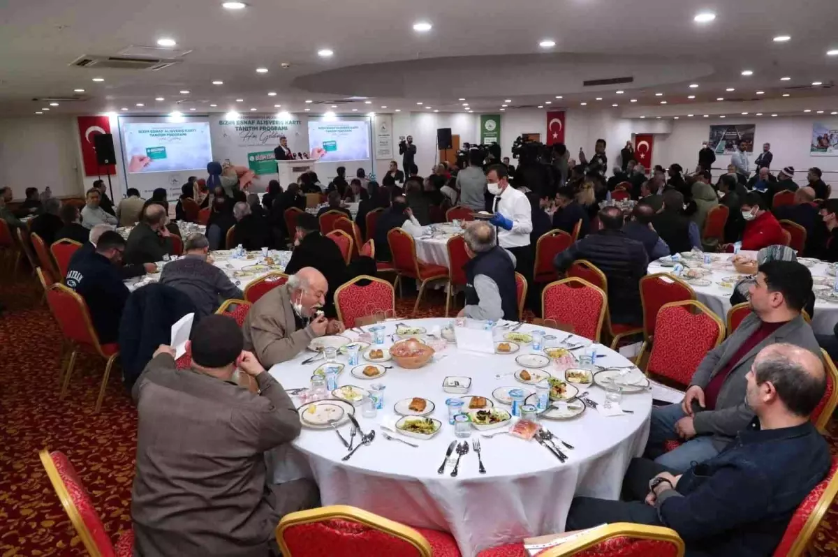 Gaziosmanpaşa'da 5 bin aileye 'Bizim Esnaf Alışveriş Kartı' dağıtıldı