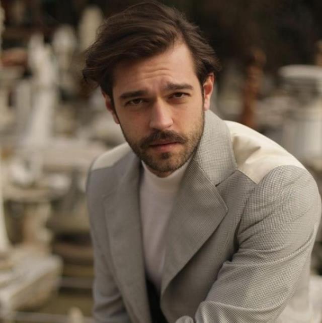 Kara Tahta Atlas kimdir? Kara Tahta Atlas gerçek adı ne? Kara Tahta dizisi 'Atlas' karakteri kim oynuyor? Kara Tahta Atlas kimdir? Kara Tahta Atlas gerçek adı ne? Kara Tahta dizisi 'Atlas' karakteri kim oynuyor?