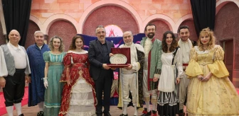 'Kibarlık Budalası' adlı tiyatro oyunu Nevşehir'de sahnelendi