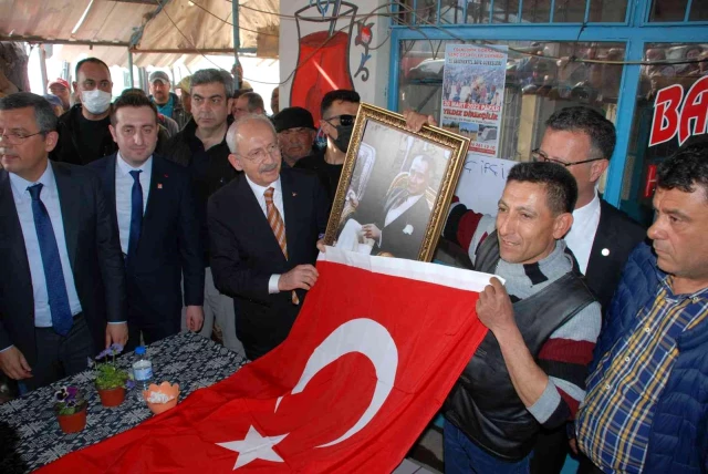 Kılıçdaroğlu, Manisa'nın ilçelerinde halkla buluştu