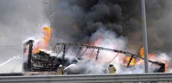 İstanbul'da tıra çarparak yanan otomobilin sürücüsü öldü