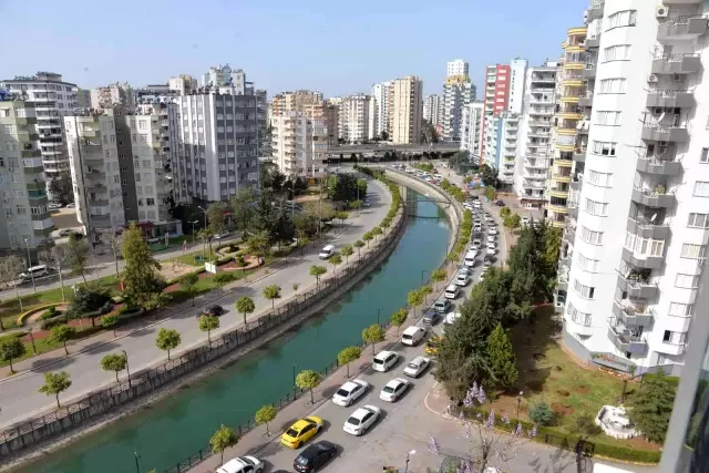 Adana'da otoyol irtibat yolları kapatıldı, kilometrelerce kuyruk oluştu