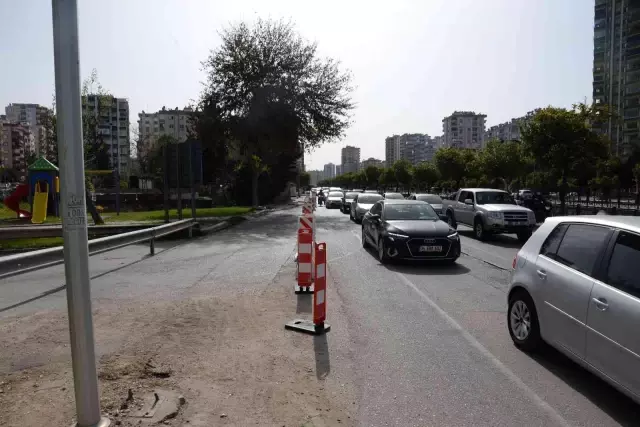 Adana'da otoyol irtibat yolları kapatıldı, kilometrelerce kuyruk oluştu