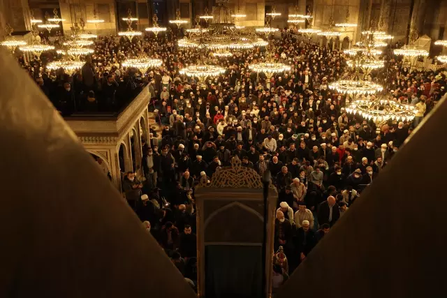 Ayasofya-i Kebir Camii'nde 88 yıllık teravih hasreti meydana taştı