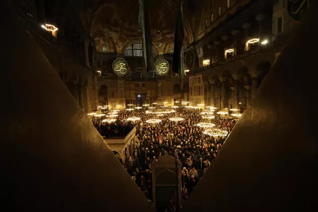 Ayasofya-i Kebir Camii'nde 88 yıllık teravih hasreti meydana taştı