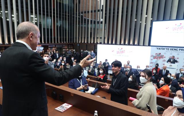 Cumhurbaşkanı Erdoğan'dan toplumsal medyaya düzenleme sinyali: Yakın vakitte hayata geçireceğiz