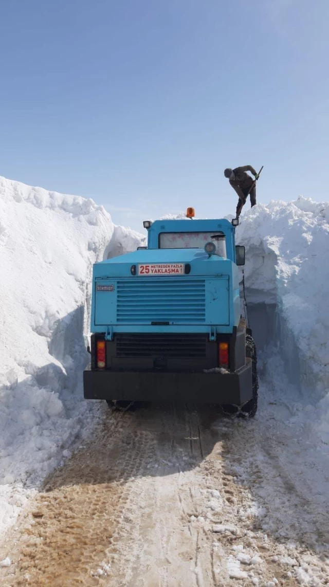 Erzurum ve Kars'ta kar nedeniyle 32 yerleşim yerine ulaşım sağlanamıyor