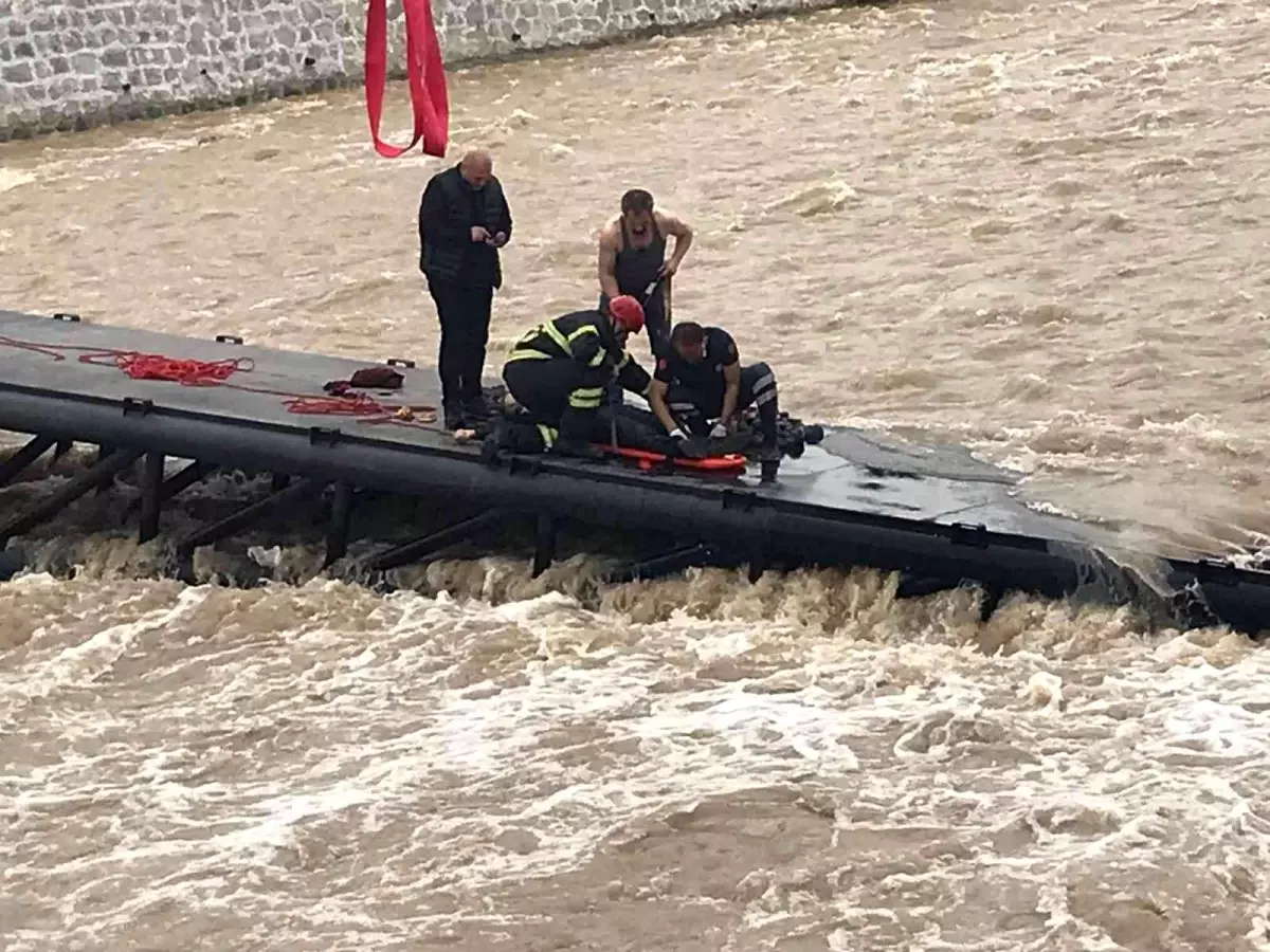 Ordu'da inşaat halindeki köprü çöktü: 2 işçi yaralı