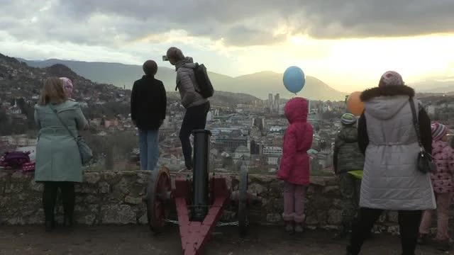 SARAYBOSNA - Bosna Hersek'in başşehri Saraybosna'da birinci ramazanın topu atıldı