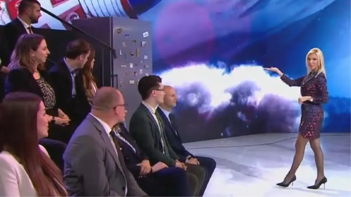 Seçime hazırlanan Sırbistan Cumhurbaşkanı Vucic, yayına bir buzdolabının içinden çıkarak geldi