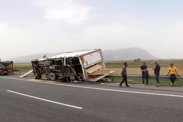 Selami Şahin'in oğlu Emirhan Şahin, Manisa'daki trafik kazasında yaralandı