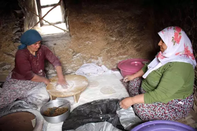 Şemdinli'de Ramazan çöreği mesaisi
