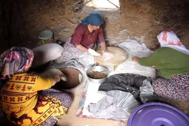 Şemdinli'de Ramazan çöreği mesaisi