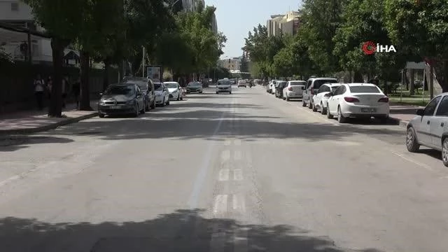 Adana'da sıcaklık 33 dereceye ulaştı, parklar doldu