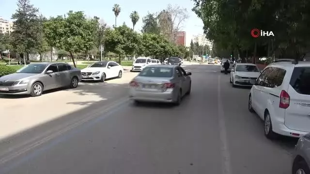 Adana'da sıcaklık 33 dereceye ulaştı, parklar doldu