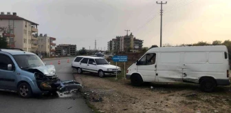 Son dakika: Antalya'da trafik kazası: 2 yaralı