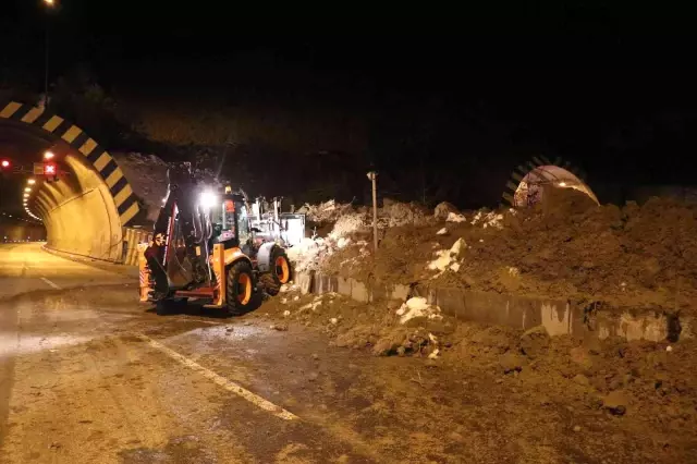 Bolu Dağı Tüneli heyelan sebebiyle çift yönlü trafiğe kapatıldı