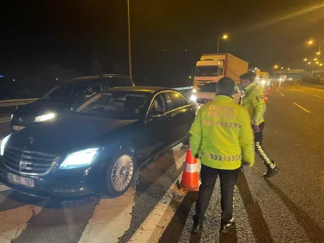 Bolu Dağı Tüneli'nin Düzce girişinde heyelan meydana geldi, yol trafiğe kapatıldı