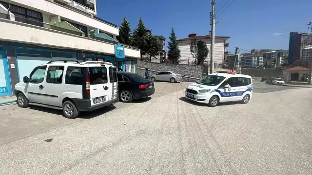 Çaldıkları arabayla gezerken polise yakalandılar