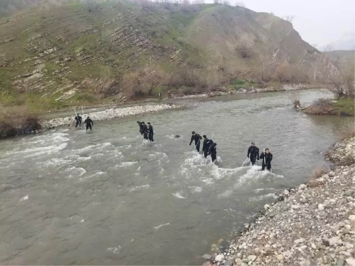 Çaya düşüp, kaybolan asteğmeni arama çalışmalarında 2'nci gün