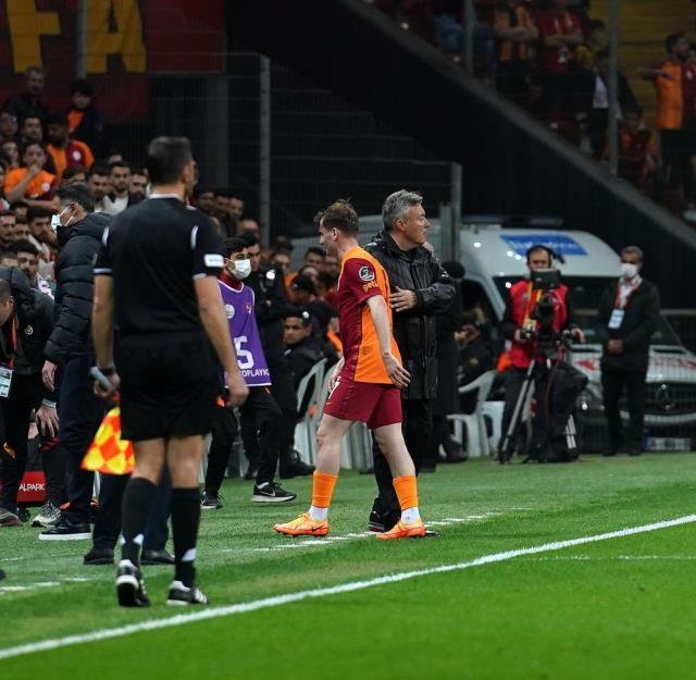 Galatasaray'da Torrent tek tek isimleri saydı! İşte Fenerbahçe derbisinde forma giyemeyecek futbolcular